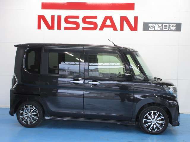 街中でショーウィンドゥーに映る愛車の横姿をみると、あらためてホレボレうっとりしますよね♪