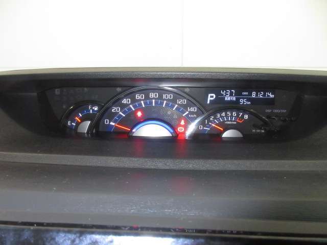 展示場内の移動、また外部展示会への移動に伴う走行距離の増がございます。走行距離につきましては入庫時の走行距離となります。現在の走行距離は店舗へお問い合わせください。