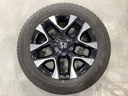 当社にてデモ走行時に装着していたワンシーズン使用の中古スタットレスタイヤ+ホイール4本セットを用意致しました。（2024年製、タイヤ＋ホイールは現状渡し、保証対象外です）