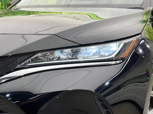 【LEDヘッドライト】悪天候や夜間走行時も良好な視界を確保し安心して運転できる高輝度LEDヘッドライトを装備！点灯速度が早く、消費電力も抑えられています。