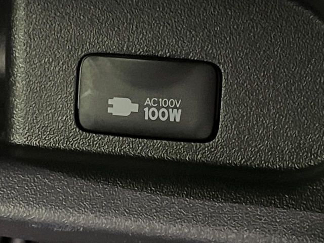 【アクセサリーコンセント】キャンプやスポーツ、アウトドアでのアクティビティはもちろん、災害・停電の際に助けにもなるAC100Vコンセントを装備♪ケータイやタブレット、ゲーム機器の充電にも♪