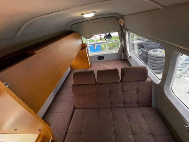 乗車7名就寝4名　長さ538cm幅188cm高さ231cm