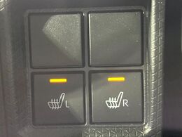 【シートヒーター】寒い日に重宝するシートヒーター！エアコンより早く温まってくれるので寒がりの人も安心ですね♪エアコンの温風は乾燥するから苦手、という方にもをおすすめです。