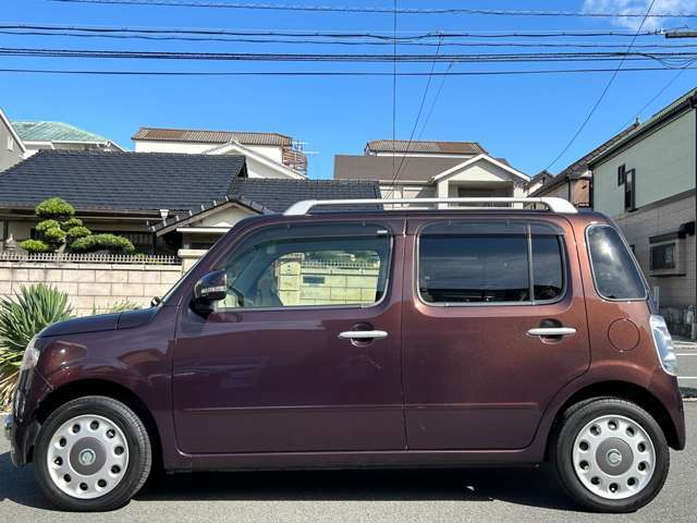 左側面の写真です。側面の状態、前後タイヤ、ホイールをご確認下さい。