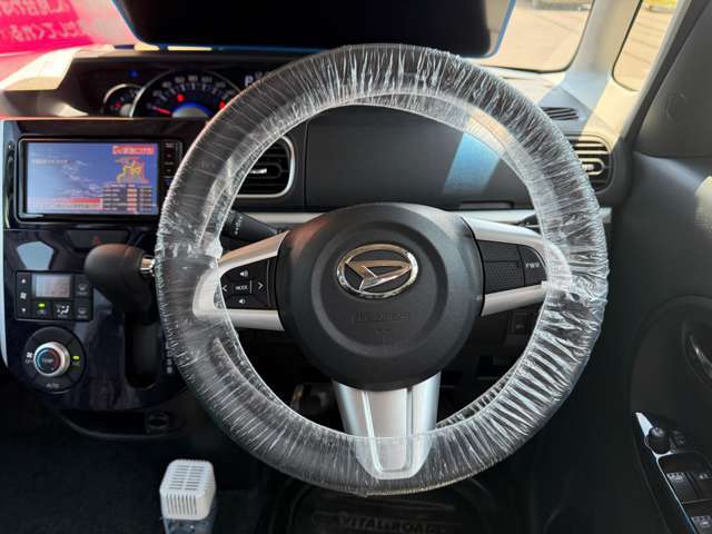 ハンドルも操作性良好です！車内もクリーニングしてのお引渡しになります。
