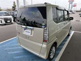 主な装備は、カーナビ、バックモニター、シートベンチレーション、ETC、エンジンスターター、ワンオーナー車、4WD車となっております。