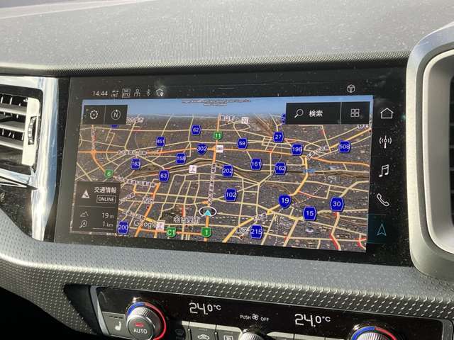MMIナビゲーション搭載 地図データ最新版にアップデート後ご納車させていただきますのでご安心くださいませ。