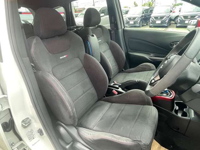 お車の販売と共に、自動車保険もご紹介しております。　弊社取り扱い会社と同じであれば日産独自のサービスもあります。