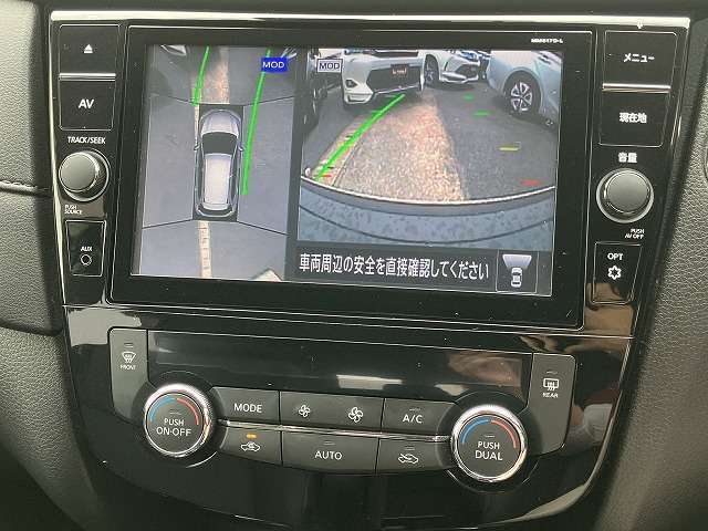 【全方位カメラ】とっても便利な人気オプションになります。駐車が不安な方でも安心して駐車が出来ますね