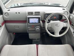 インパネ周りの画像です。店舗にて現車の確認もいただけますので、お電話で在庫のご確認の上是非ご来店くださいませ！！！ワクワクするクルマ選びをご提案します！