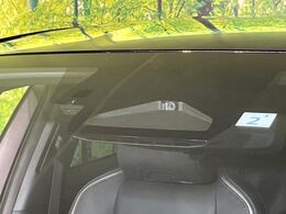 【トヨタセーフティセンス】走行中に前方の車両等を認識し、衝突しそうな時は警報とブレーキで衝突回避と被害軽減をアシスト。より安全にドライブをお楽しみいただけます。