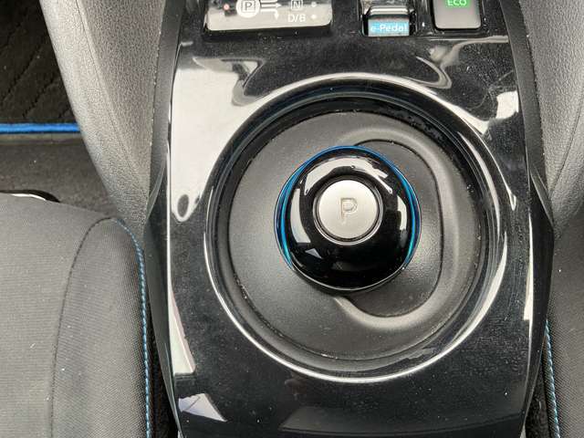 パソコンのマウスのような電制シフト、手首を軽く動かすだけで操作できる、まったく新しい操作感です。