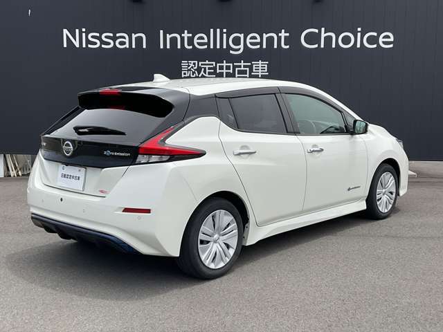 納車前に入念な点検整備をさせていただきます。もちろん全車走行距離無制限のワイド保証付きですので安心してお乗りいただけます。