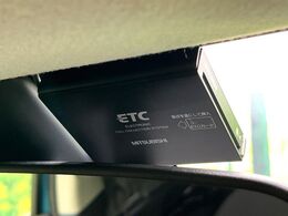 【ETC】高速道路の料金所をストレスなく通過！話題のスポットやサービスエリアに多い「スマートIC」利用時は必須のアイテムです。当店でセットアップを実施、ご納車当日からすぐにご利用いただけます！