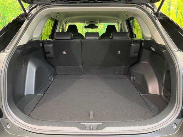 普段のお買い物や通勤、送迎等に十分な荷室スペースを確保しております。セカンドシートを倒すと、大きな荷物の積載も可能です♪