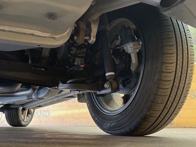 お車を安心してお乗りいただく為には、足回りの定期点検が欠かせません。サービスサポート（有償保証）では無料点検もご提供しており、安心のカーライフをお過ごしいただけるサポート体制が整っています。