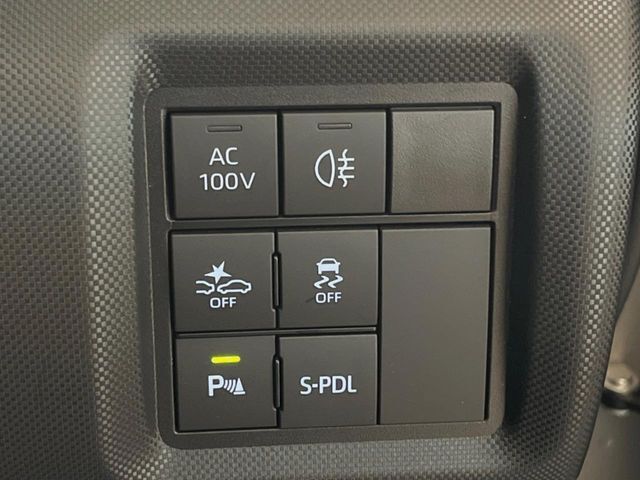 【スマートアシスト】走行中に前方の車両等を認識し、衝突しそうな時は警報とブレーキで衝突回避と被害軽減をアシスト。より安全にドライブをお楽しみいただけます。