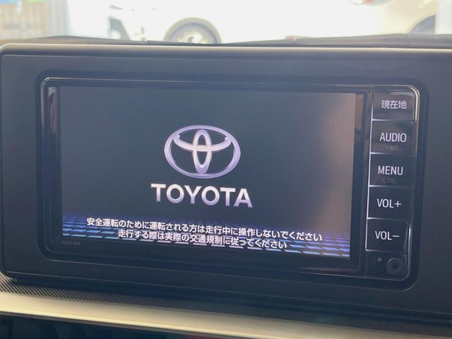 【純正ナビ】人気の純正ナビを装備。オーディオ機能も充実しており、Bluetooth接続すればお持ちのスマホやMP3プレイヤーの音楽を再生可能！毎日の運転がさらに楽しくなります！！
