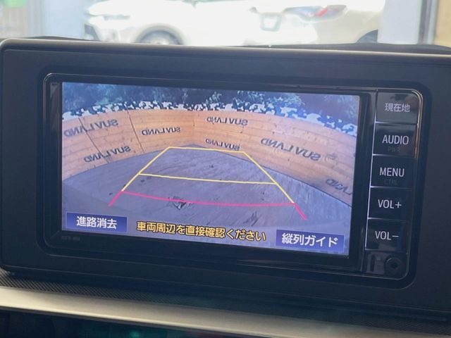 【バックカメラ】駐車時に後方がリアルタイム映像で確認できます。大型商業施設や立体駐車場での駐車時や、夜間のバック時に大活躍！運転スキルに関わらず、今や必須となった装備のひとつです！