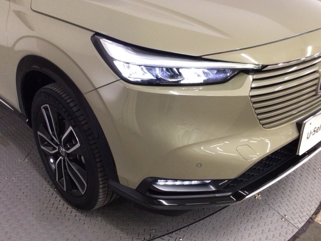 【LEDヘッドライト】ディスチャージヘッドライト（HID）と同等の明るさで、夜道や雨天走行が明るく視界良好！！　フォグライトも装備で、安心感さらにUPです♪安心ドライブを楽しんで下さい♪