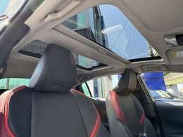 快適性や車内空間の印象に影響する重要なパーツ☆室内高が確保されたルーフは開放感を生み、長時間のドライブでも疲れにくい空間を演出！サンル-フやパノラマル-フが装備されていれば、自然光や風を取り入れます☆彡
