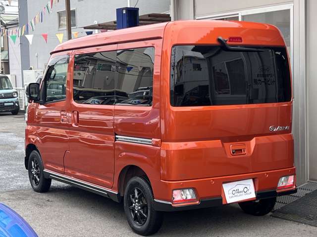 オプションは、エンジンスターター、フロアマット、サイドバイザー、5面カーテン、セパレートカーテンでお仕事、車中泊にも活躍できます♪ストラーダナビ、バックカメラ付きで乗り出しにもぴったり♪