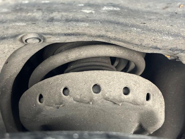 お車を安心してお乗りいただく為には、足回りの定期点検が欠かせません。サービスサポート（有償保証）では無料点検もご提供しており、安心のカーライフをお過ごしいただけるサポート体制が整っています。