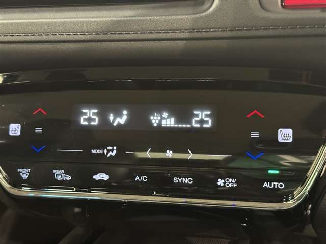 運転席・助手席・独立型オートエアコン。運転手とパートナー別々の温度設定が出来快適なドライブが楽しめます！！