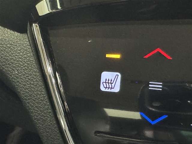 【シートヒーター】運転席と助手席をそれぞれ独立して操作でき、無段階に温度調節も可能なため、座る人と室内温度にあわせた快適