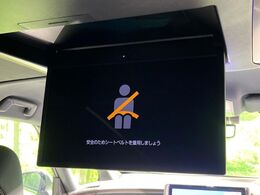 【フリップダウンモニター】大画面モニターで後席でもエンタメをお楽しみいただけます。小さなお子様にも大人気の装備です♪