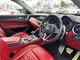 ◆【運転席】座り心地が良いシートなので長時間の運転でも快適にお過ごしいただけます。新品のフロアマットのご注文も可能です。掲載箇所以外にご希望の写真がございましたらお気軽にお問い合わせ下さい。