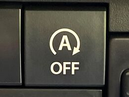 【アイドリングストップ】赤信号や渋滞で停車した際にエンジンを停止し、無駄な燃料の消費を抑えます。燃費向上や環境保護につなげる機能♪エンジンはブレーキを離せば再始動します。