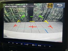 【バックカメラ】駐車時に後方がリアルタイム映像で確認できます。大型商業施設や立体駐車場での駐車時や、夜間のバック時に大活躍！運転スキルに関わらず、今や必須となった装備のひとつです！