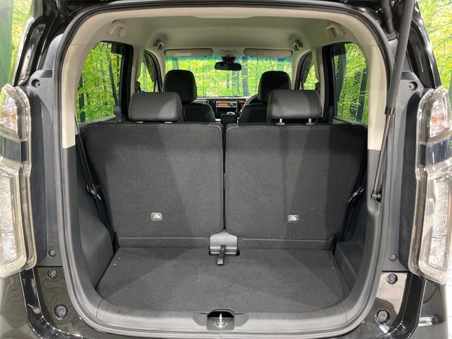 普段のお買い物や通勤、送迎等に十分な荷室スペースを確保しております。セカンドシートを倒すと、大きな荷物の積載も可能です♪