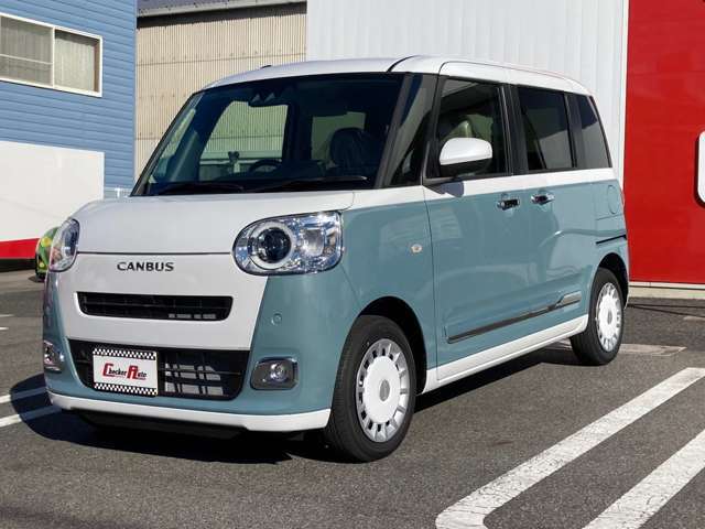 『新車市場』 として、新車も数多く展示中！　各種メーカーカタログもあります。お客様の希望の1台を一緒に考え、ご提案もさせて頂いております