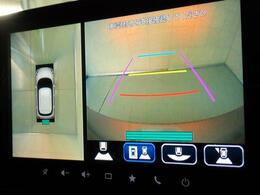 車体を真上から見たような映像を映し出してくれる全方位カメラ。駐車時に後方の映像だけでなく、前方の映像が確認できるので、狭い駐車場などでも駐車がスムーズです♪