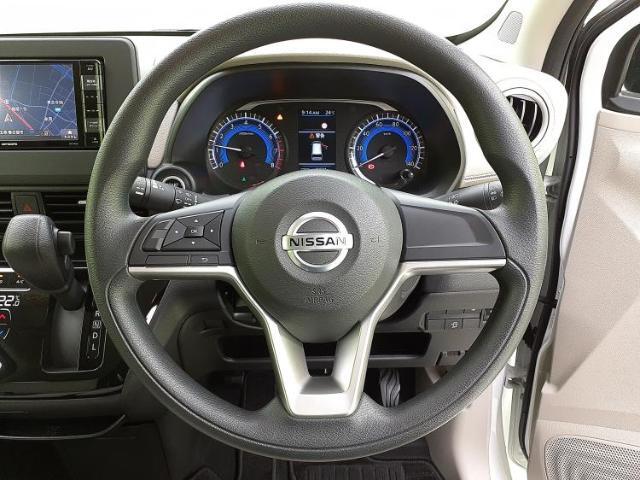 WECARSの展示場では実際に見て、触ってお車をお選びいただけます！知識の豊富な営業スタッフが様々なカーライフをご提案いたします！