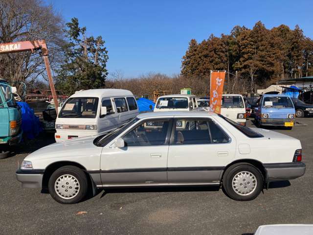 ⭐︎レイページ⭐︎ レジェンドの旧車ですが綺麗です
