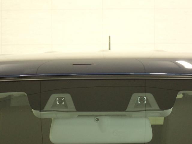 「デュアルカメラブレーキサポート」を装備しています。2つのカメラで、車や人を検知し、衝突の危険が高まると自動でブレーキをかけ衝突の回避または被害軽減に貢献します。