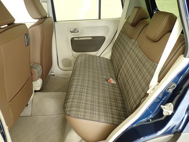 横移動ラクラクなリヤベンチシート。