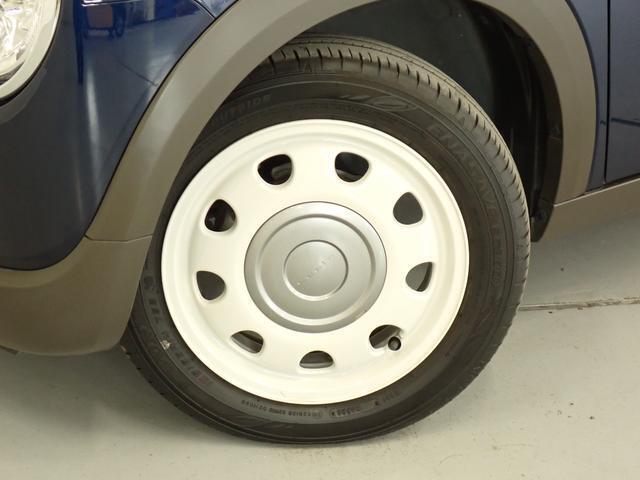 レトロなデザインのアルミホイールが　足元のポイントです☆　タイヤサイズは、155/65R14です。