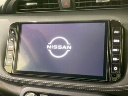 【純正ナビ】人気の純正ナビを装備しております。ナビの使いやすさはもちろん、オーディオ機能も充実！キャンプや旅行はもちろん、通勤や買い物など普段のドライブも楽しくなるはず♪
