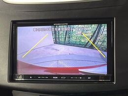 【バックカメラ】駐車時に後方がリアルタイム映像で確認できます。大型商業施設や立体駐車場での駐車時や、夜間のバック時に大活躍！運転スキルに関わらず、今や必須となった装備のひとつです！