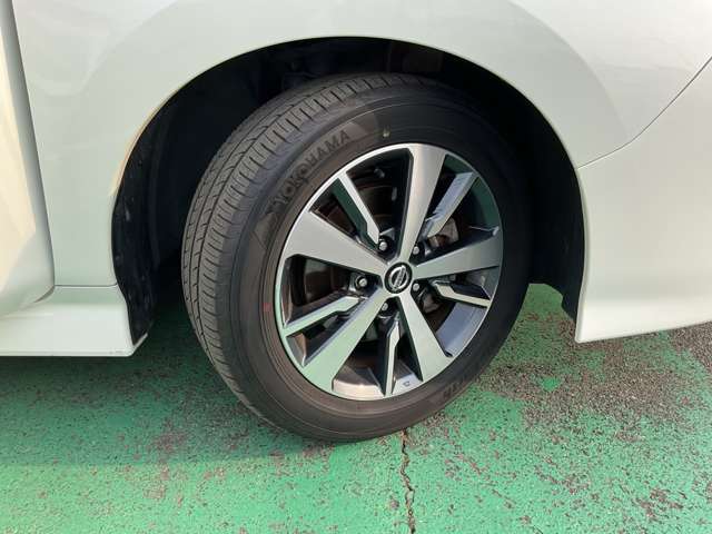 タイヤサイズは205/55R16純正アルミホイール付き！（夏タイヤ装着）冬タイヤ、ホイール注文も承っております☆