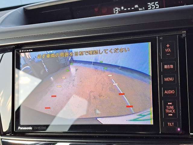 バックカメラがついて後方確認が簡単にできます！苦手としている車庫入れ等も安心して出来ますね！凄く需要の高い装備ですので、最初から付いていれば言う事なしですよね！？