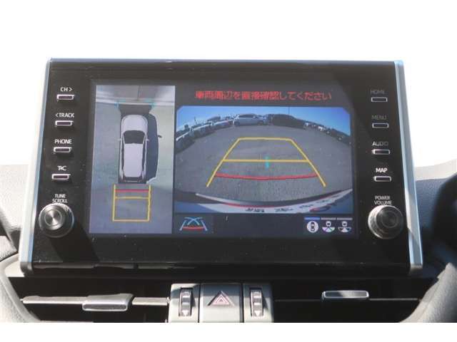 パノラミックビューモニター付きです。車両を上から見たような映像をディスプレイオーディオ画面に表示。運転席からの目視だけでは見にくい、車両周辺の状況をリアルタイムでしっかり確認できます。