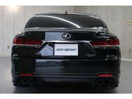 【主要諸元】V型6気筒インタークーラー付ツインターボ/3，444cc/422ps/61.2kg.m全長523×全幅190×全高146cm