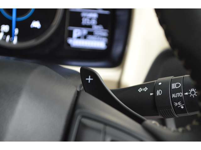 ステアリングホイールのマニュアルモード付パドルシフトを操作して指先での素早いシフトアップ/ダウンが可能、思いのままにスポーティな走りが楽しめます