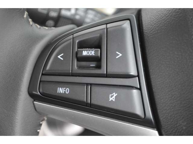 ステアリングを握ったまま、オーディオ操作が出来る、ステアリングオーディオスイッチです