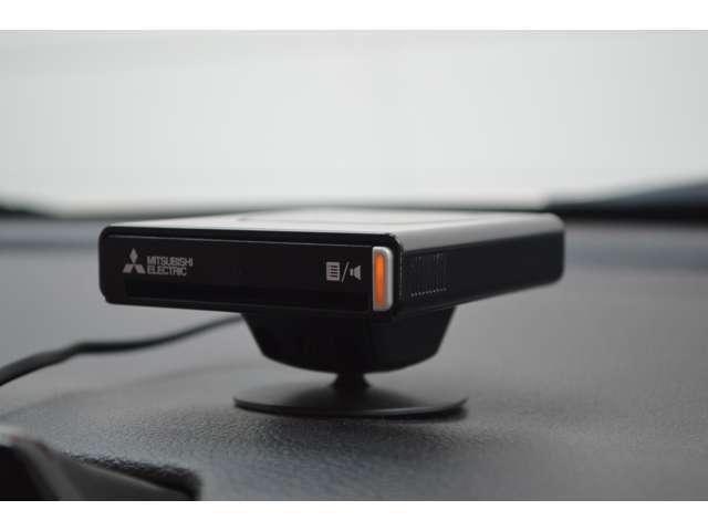 ETCがついています！高速道路の料金所をノンストップで通過可能！ETCを使えば土日祝日割や深夜割などのメリットを受けることができます。料金所でお金を用意する必要がないところも良い点ですね！